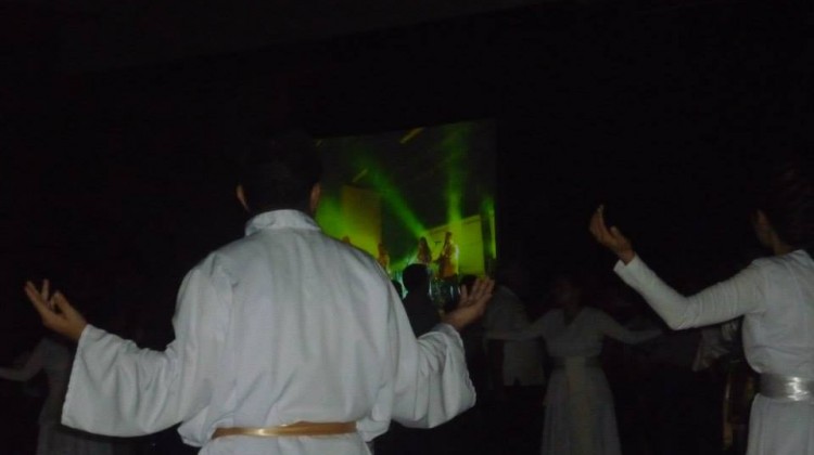 “Concierto – Athenas: Cielo abierto, cantando para Dios –”