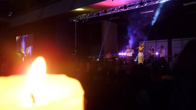 “Concierto – Athenas: Cielo abierto, cantando para Dios –”