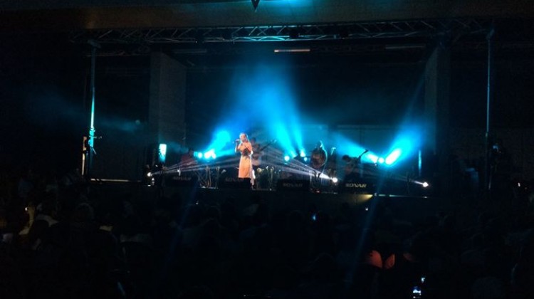 “Concierto – Athenas: Cielo abierto, cantando para Dios –”
